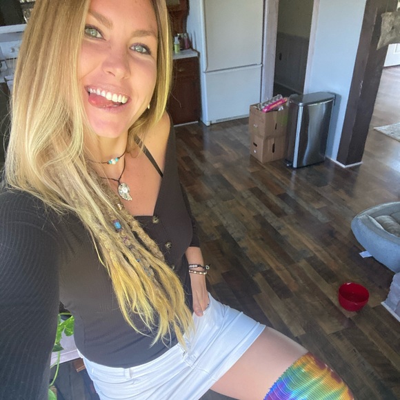 Meet your Posher, Madison - Picture 1 of 1